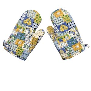 Vintage pair of oven mitts quilted patchwork design